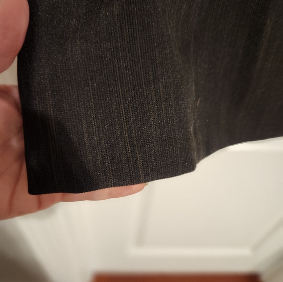 Womens suit with skirt and jacket.  Size 7/8. Great condition. - Picture 2 of 11